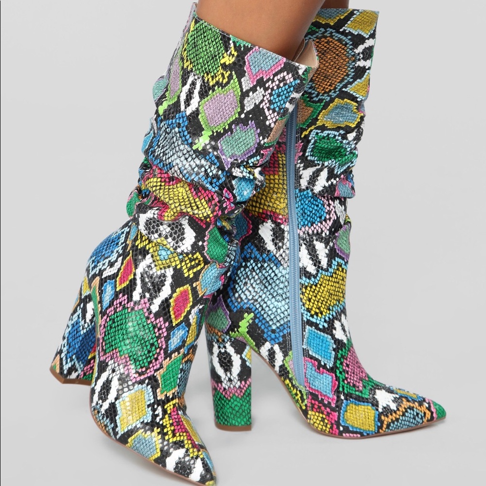 🌈 Rainbow Snake Chunk Heel Boots👢